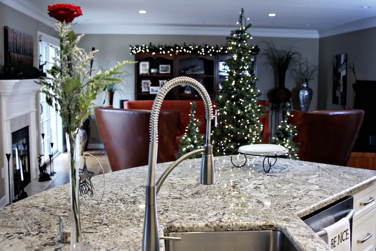 traditional white kitchen and curved island canfield oh stone kitchens imgca41d161068d8fc8 14 0027 1 f2f0f2c